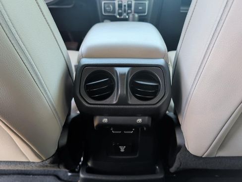 Used 2021 Jeep Wrangler Unlimited Sahara AWD/4WD image 31