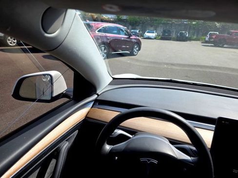 Used 2023 Tesla Model Y Long Range AWD/4WD image 17