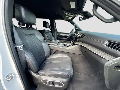 Used 2024 Jeep Wagoneer L Series III w/ Flexible Seating Group image 31