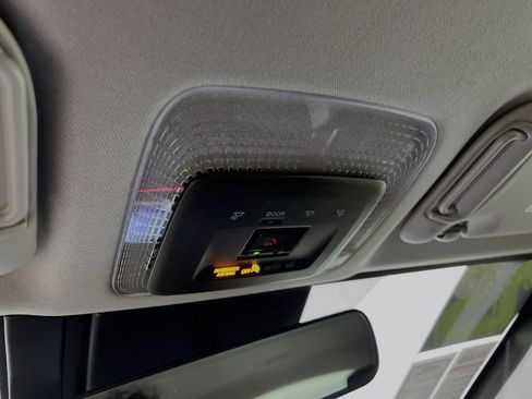 Used 2025 Toyota Prius Plug-In Hybrid image 21