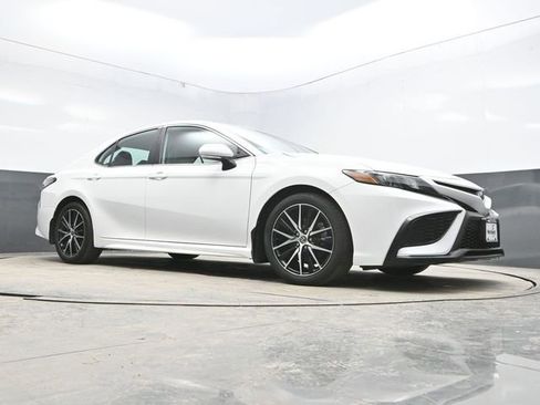 Used 2022 Toyota Camry SE image 26