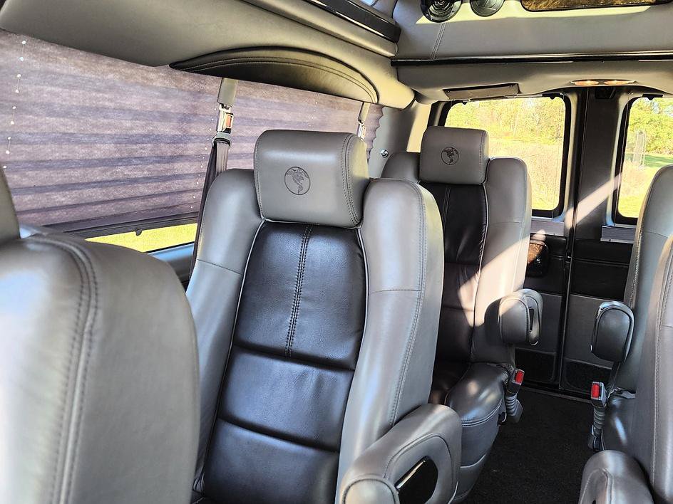 Used 2017 GMC Savana 2500 Extended RWD image 6