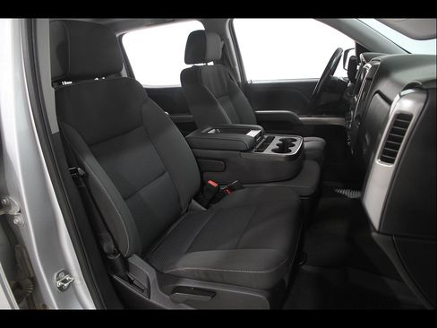 Used 2018 Chevrolet Silverado 1500 LT w/ LT Eassist Package AWD/4WD image 16
