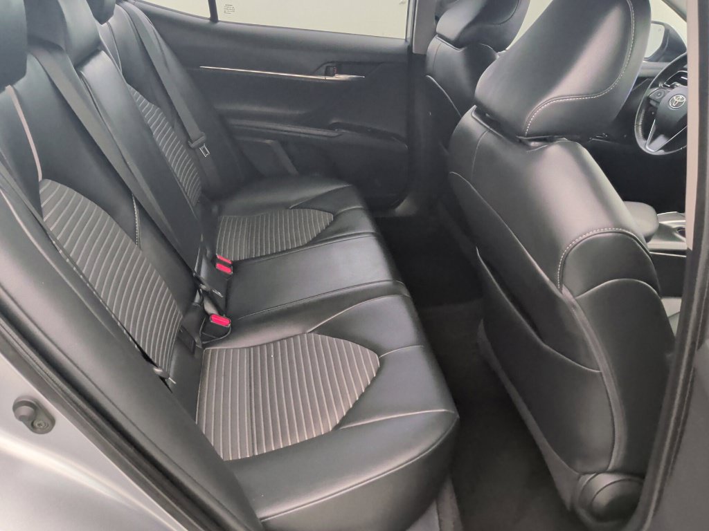 Used 2020 Toyota Camry SE FWD image 17