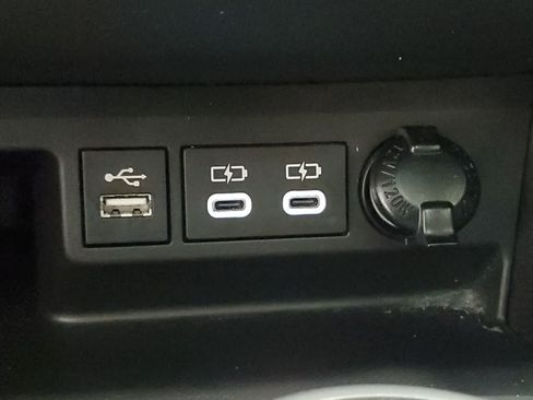 Used 2023 Toyota Highlander XLE FWD image 8