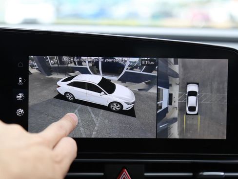 Used 2024 Hyundai Elantra Limited image 32