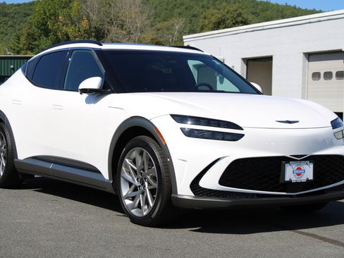 Used 2023 Genesis GV60 Advanced AWD/4WD image 3