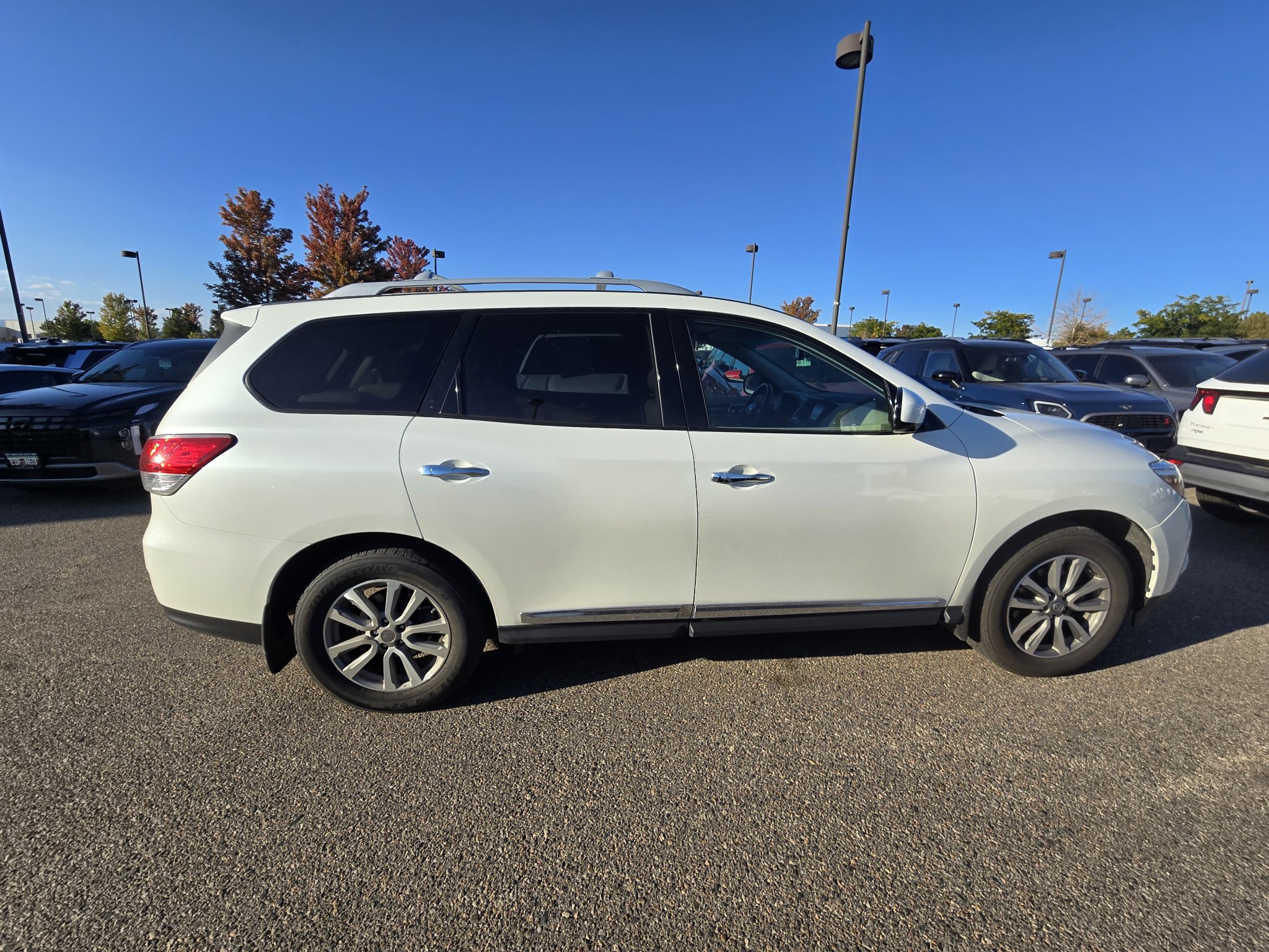 Used 2016 Nissan Pathfinder SL w/ SL Tech Package AWD/4WD image 16