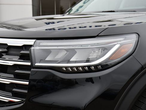 Used 2025 Ford Explorer Active AWD/4WD image 40