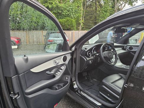 Used 2019 Mercedes-Benz GLC 300 4MATIC image 22
