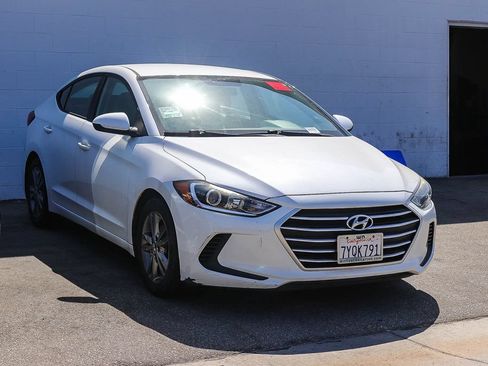 Used 2017 Hyundai Elantra SE FWD image 3