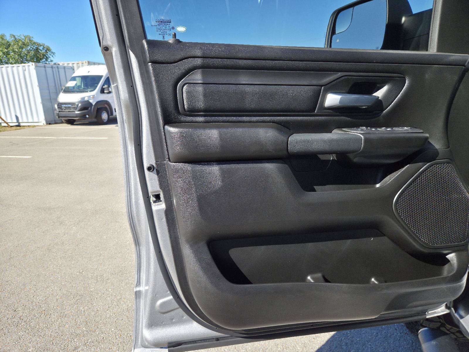 Used 2025 RAM 1500 Warlock AWD/4WD image 26
