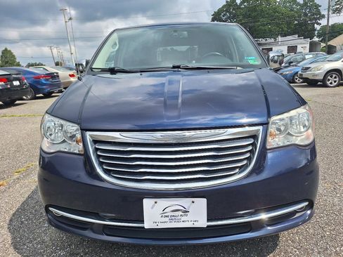 Used 2015 Chrysler Town & Country Touring-L w/ Driver Convenience Group FWD image 3