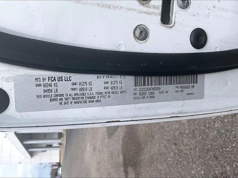 Used 2015 Dodge Challenger SXT image 6