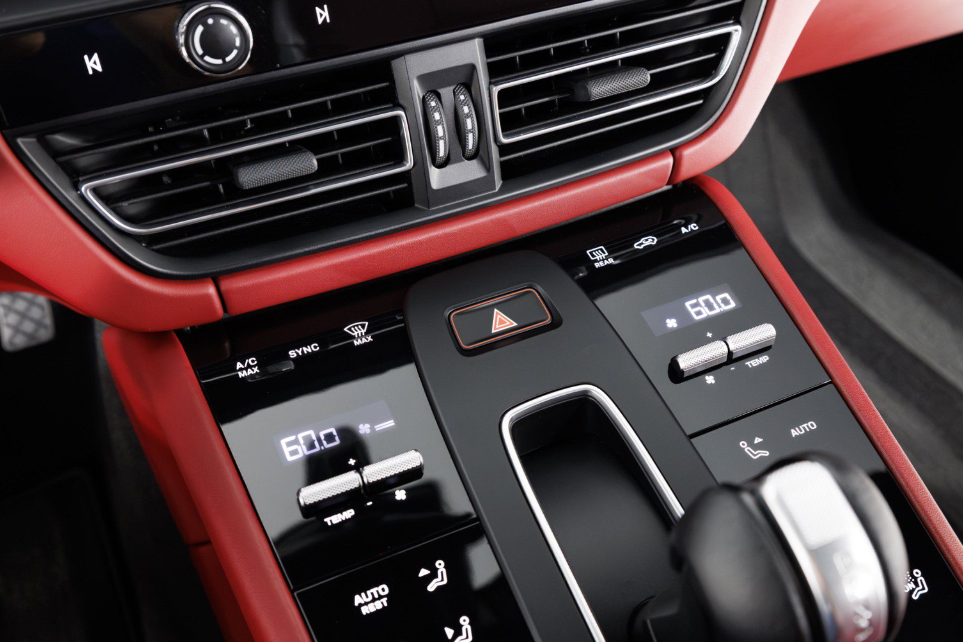 Used 2022 Porsche Macan GTS AWD/4WD image 29