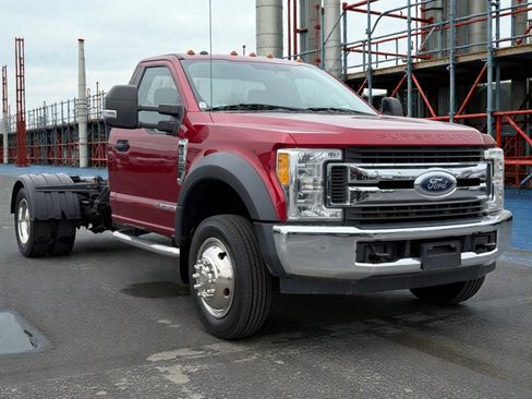 Used 2017 Ford F550 2WD Regular Cab Super Duty image 2