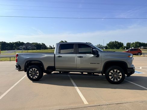 Used 2024 Chevrolet Silverado 2500 Custom w/ Custom Convenience Package AWD/4WD image 7