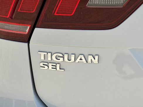 Used 2018 Volkswagen Tiguan SEL Premium AWD/4WD image 27