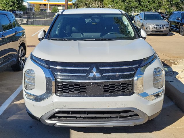 Used 2025 Mitsubishi Outlander SE FWD image 2