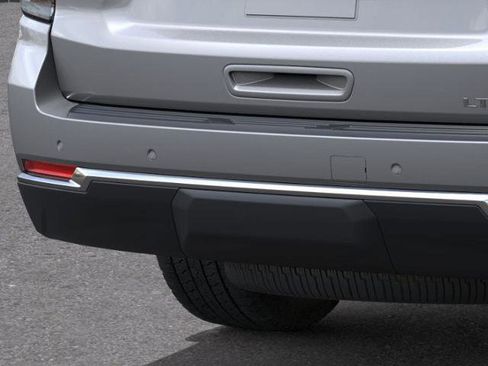 New 2026 Chevrolet Suburban LT image 14