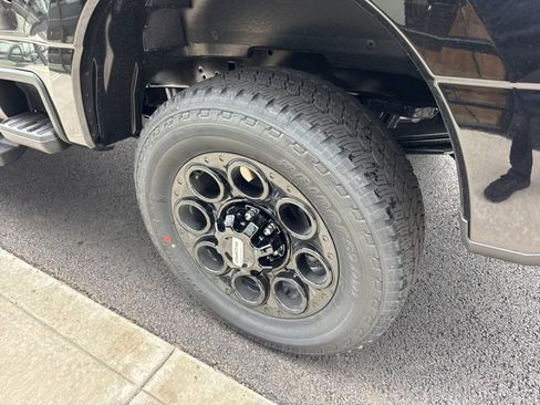 New 2025 Ford F250 Lariat w/ Black Appearance Package image 6