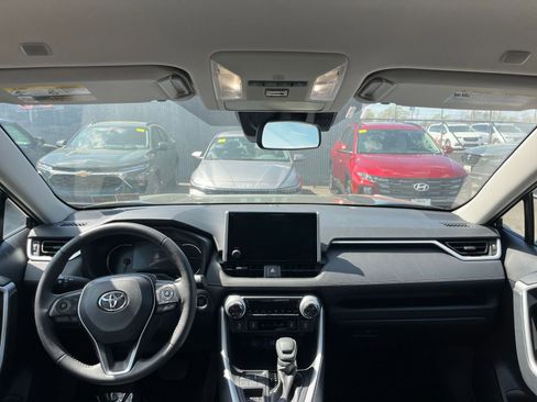 Used 2025 Toyota RAV4 XLE w/ Weather Package image 33
