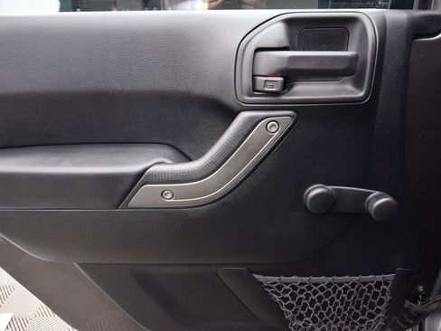 Used 2017 Jeep Wrangler Unlimited Sport w/ Connectivity Group image 31