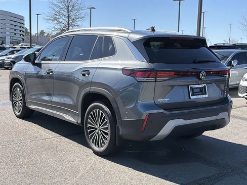 Used 2025 Volkswagen Tiguan S image 3