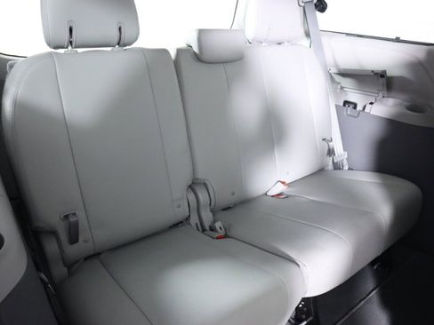 Used 2020 Toyota Sienna XLE image 37