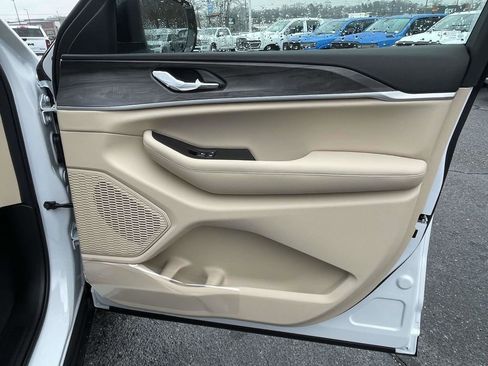 New 2025 Jeep Grand Cherokee L Limited w/ Luxury Tech Group II image 16