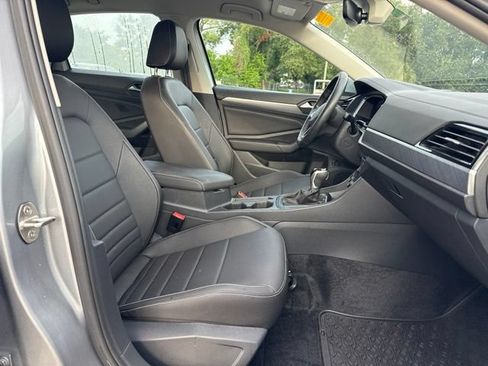 Used 2024 Volkswagen Jetta SE FWD image 9