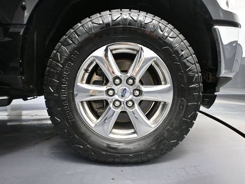 Used 2019 Ford F150 XLT w/ Equipment Group 302A Luxury AWD/4WD image 17