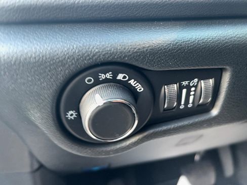 New 2026 Chrysler Voyager LX FWD image 20