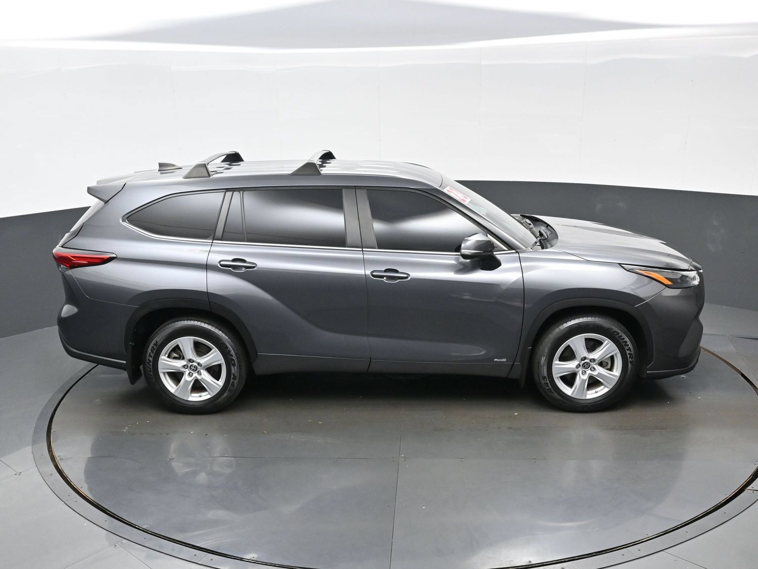 Used 2023 Toyota Highlander LE AWD/4WD image 41