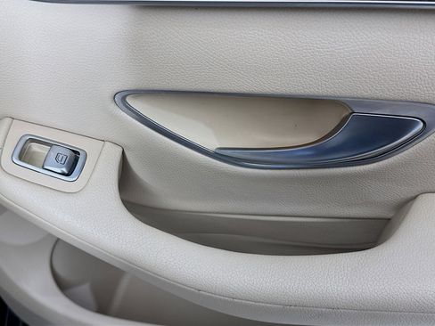 Used 2018 Mercedes-Benz GLC 300 4MATIC w/ Premium Package image 29