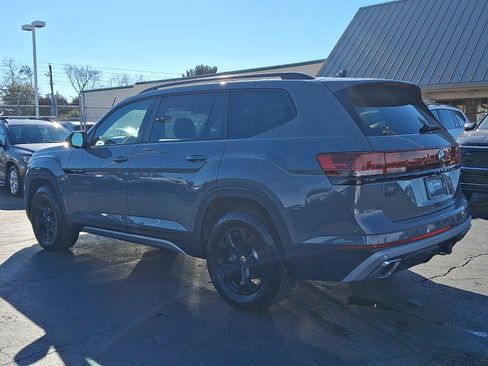 Certified 2025 Volkswagen Atlas Peak Edition SE image 4