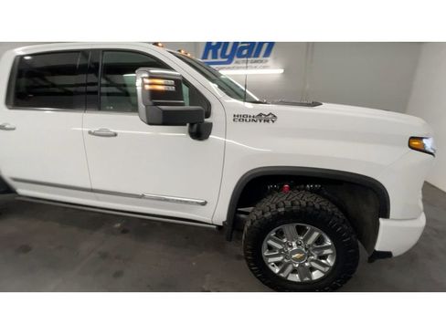 Used 2024 Chevrolet Silverado 2500 High Country w/ Technology Package image 2