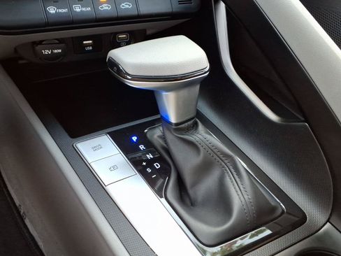Used 2022 Hyundai Elantra SEL w/ Preferred Accessory Package FWD image 19