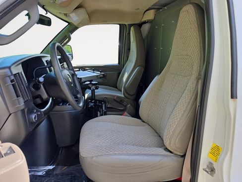 Used 2021 Chevrolet Express 2500 RWD image 9