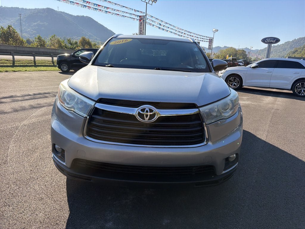 Used 2016 Toyota Highlander XLE AWD/4WD image 10