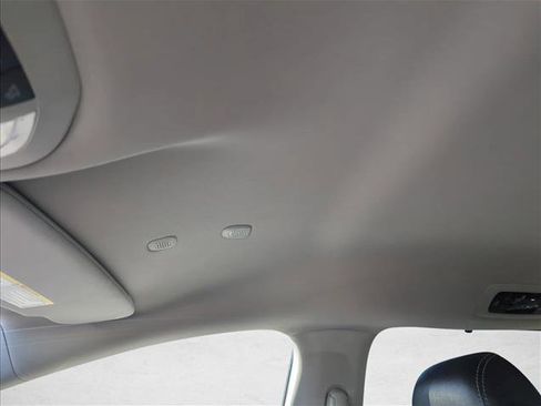 Used 2022 Chrysler Pacifica Touring-L image 12