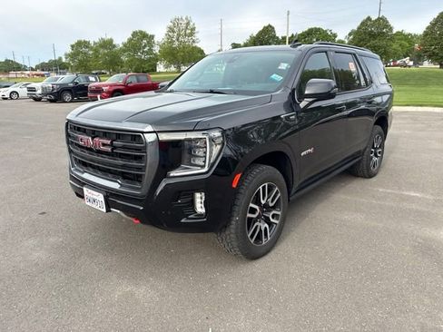 Used 2021 GMC Yukon AT4 w/ AT4 Premium Package AWD/4WD image 3