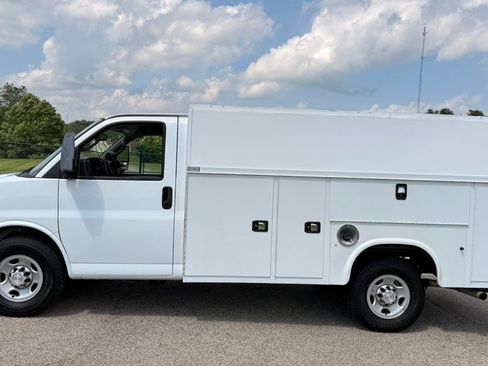 Used 2017 Chevrolet Express 3500 RWD image 4