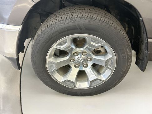 Used 2020 RAM 1500 Big Horn AWD/4WD image 11