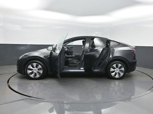 Used 2023 Tesla Model Y Long Range AWD/4WD image 34