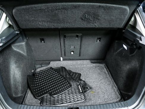 Certified 2024 Volkswagen Taos SE FWD image 33