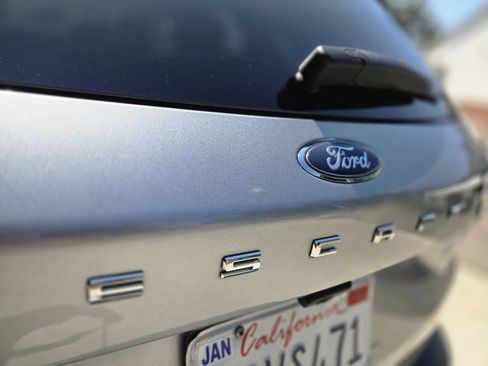 Used 2022 Ford Escape SE w/ Convenience Package FWD image 9