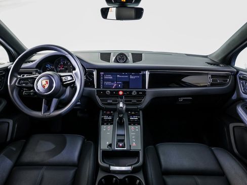 Certified 2025 Porsche Macan image 25