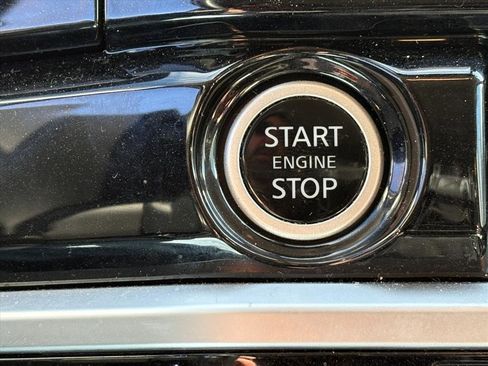 Used 2024 Nissan Pathfinder SV image 12