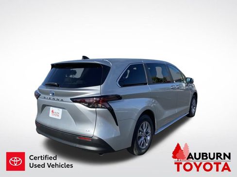Certified 2025 Toyota Sienna LE FWD image 7
